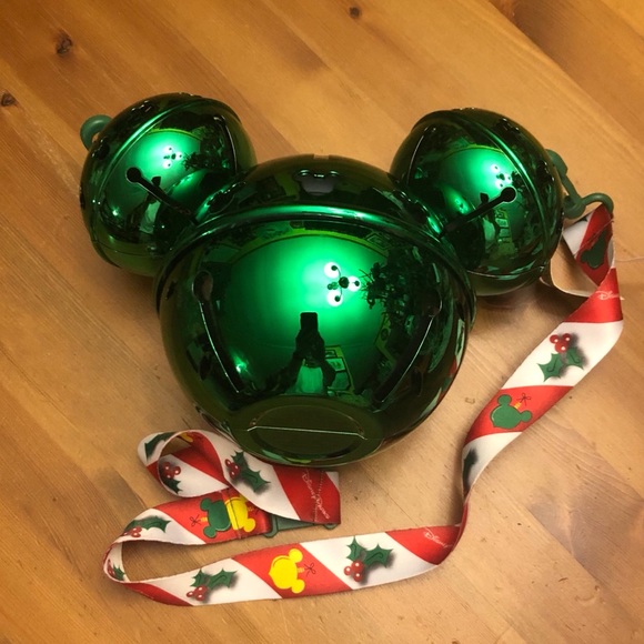 Disney 2020 Xmas green jingle bell sipper - Picture 3 of 3